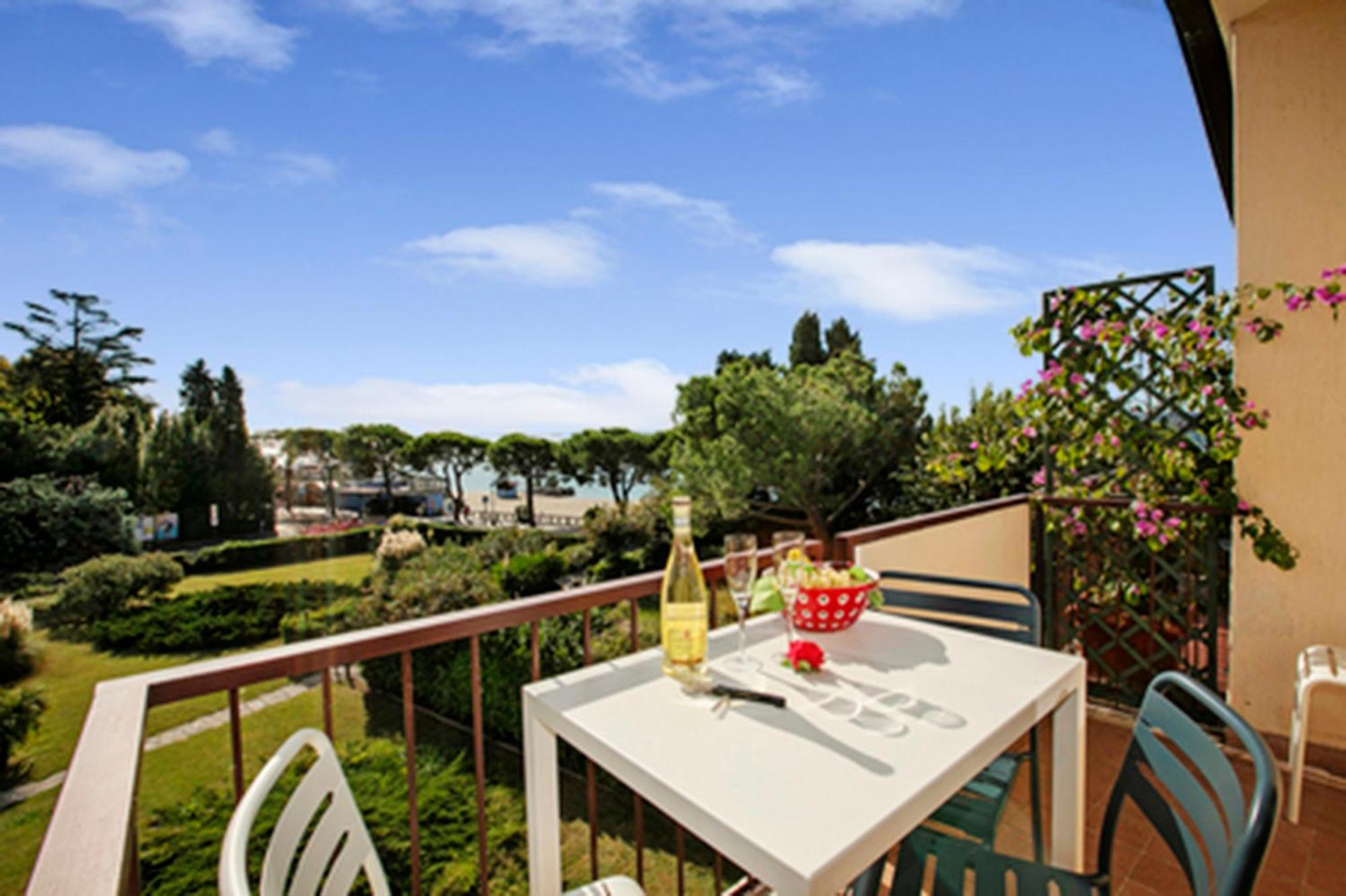 Spiaggia Azzurro -Lakeside With Terrace - Happy Rentals Тосколано Мадерно Екстериор снимка